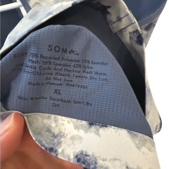 Soma Blue and White Racerback Sport Bra no padding but room for padding size xl - Picture 3 of 3